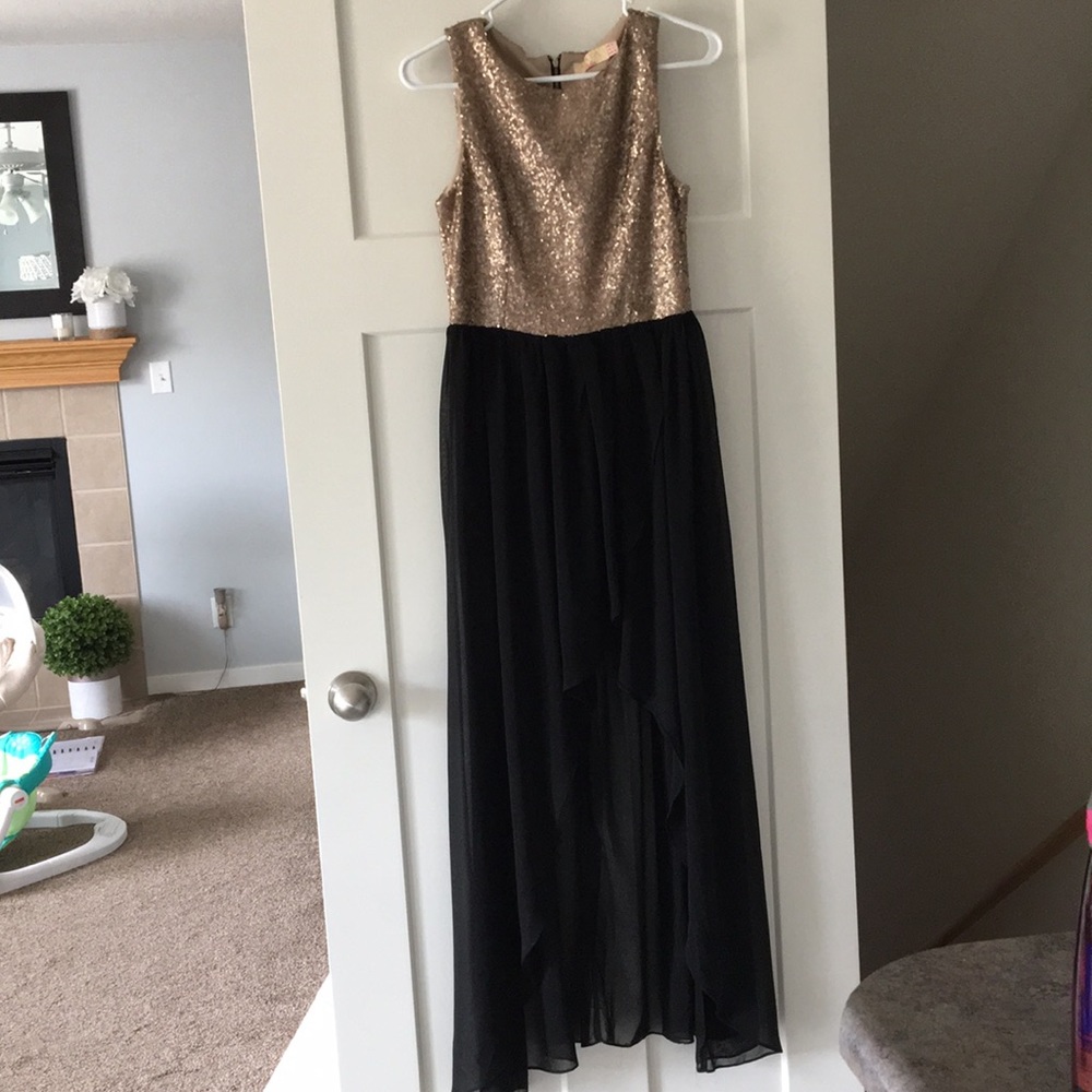 🎄 5/$30 Maya Deluxe Sequin Top dress size 4